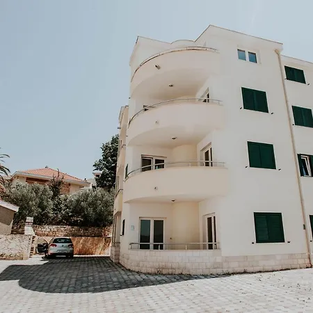 One Bedroom At 25 M Away From The With Sea View Furnished Balcony And Wifi * Trogir