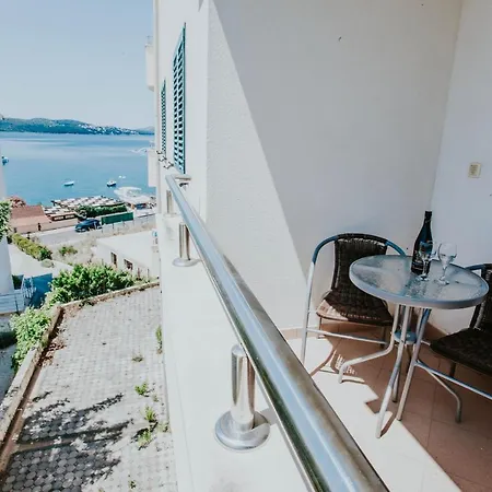 One Bedroom At 25 M Away From The With Sea View Furnished Balcony And Wifi Apartment *