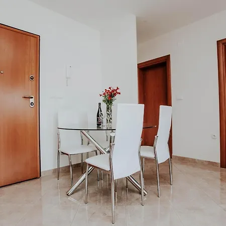 One Bedroom At 25 M Away From The With Sea View Furnished Balcony And Wifi * Trogir
